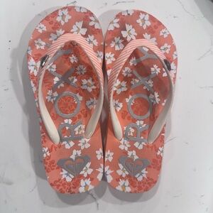 Roxy White Textured Sandals